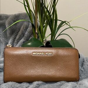 Michael Kors Continental Brown Wallet GUC retail $159